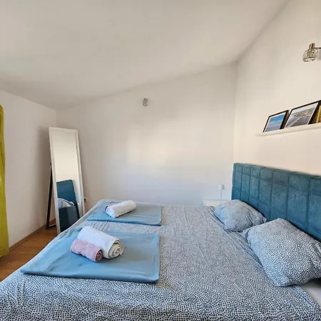 Loli - Apartment Nin